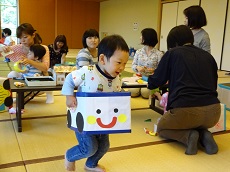 2017年5月26日金曜日クラス「ダンボールで遊ぼう」