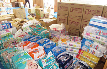 全国寺院より届けられた救援物資
