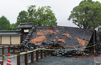 倒壊した往生院の山門