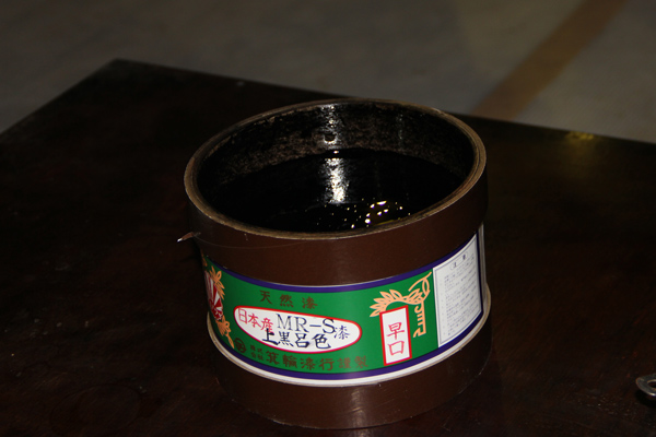 納品された漆