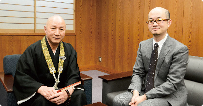 大谷栄一教授（右）と堀田定俊おてつぎ運動副本部長