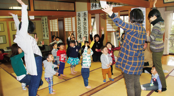 【雲龍寺】みんなでのびのび体操をして心も身体もリラックス