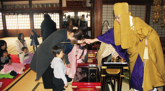 【祐天寺】帰敬式で「明るく、正しく、仲よく」生きることを仏さまに誓った
