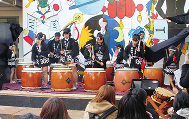 寒さを吹き飛ばす太鼓演奏